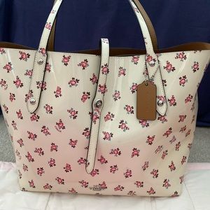 Gorgeous Floral tote bag from Coach!